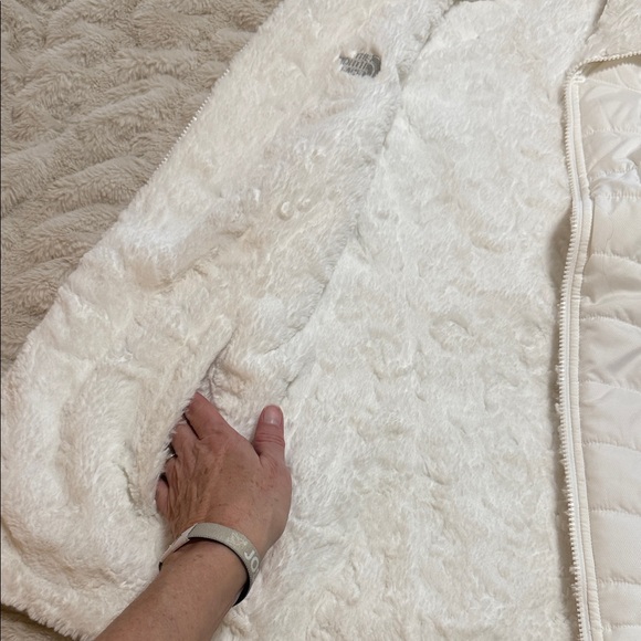 The North Face Cream Quilted Reversible Puffer Vest - Picture 4 of 6